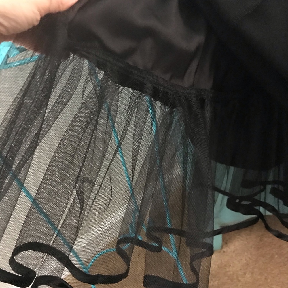 Dress - Picture 8 of 8